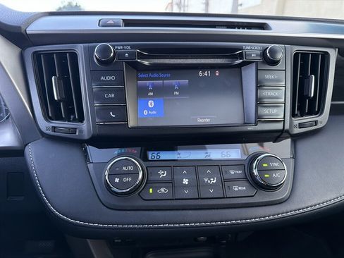 Used 2018 Toyota RAV4 XLE w/ All Weather Liner Package FWD image 20