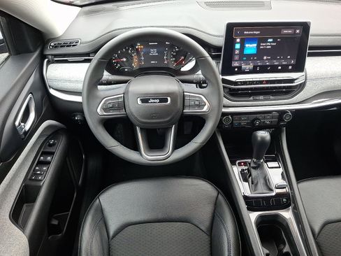 Used 2022 Jeep Compass Latitude image 12