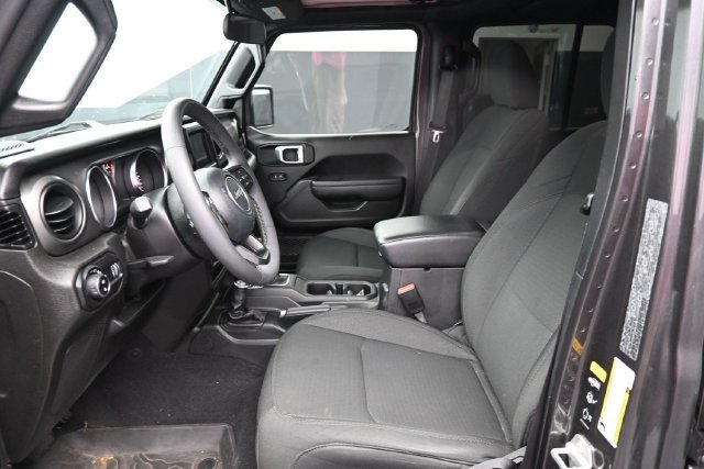 Used 2023 Jeep Gladiator Sport AWD/4WD image 16