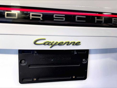 Certified 2023 Porsche Cayenne Platinum Edition AWD/4WD image 35