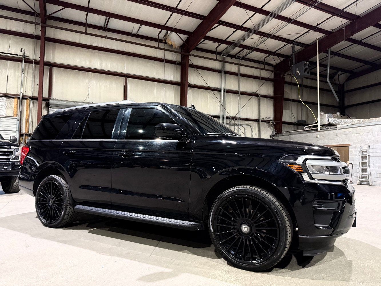 Used 2024 Ford Expedition XLT RWD image 3