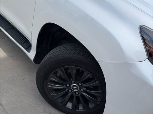 Used 2023 Lexus GX 460 Premium w/ Accessory Package image 2