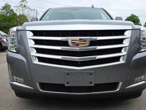 Used 2018 Cadillac Escalade ESV Premium Luxury AWD/4WD image 4