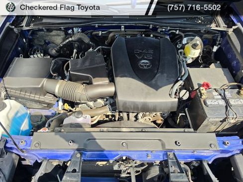 Used 2022 Toyota Tacoma TRD Sport w/ TRD Premium Sport Package AWD/4WD image 11