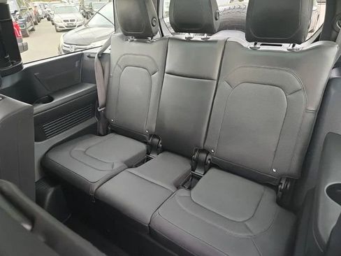 Used 2023 Land Rover Defender 130 SE AWD/4WD image 7