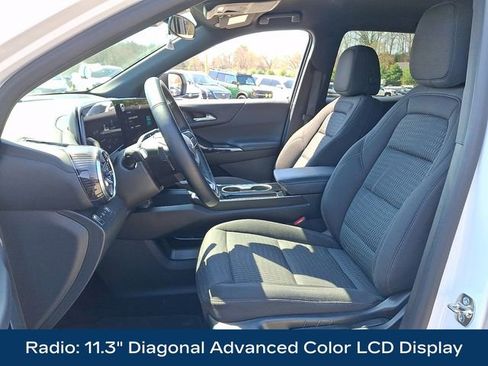 Used 2025 Chevrolet Equinox LT image 2