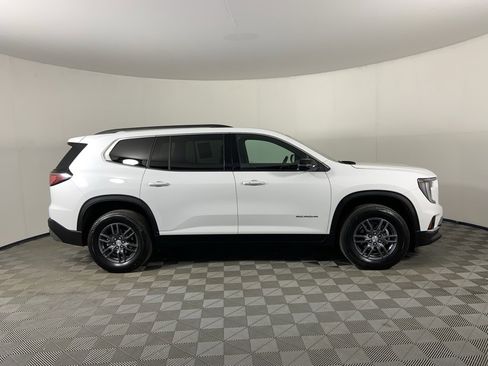 Used 2025 GMC Acadia Elevation image 2