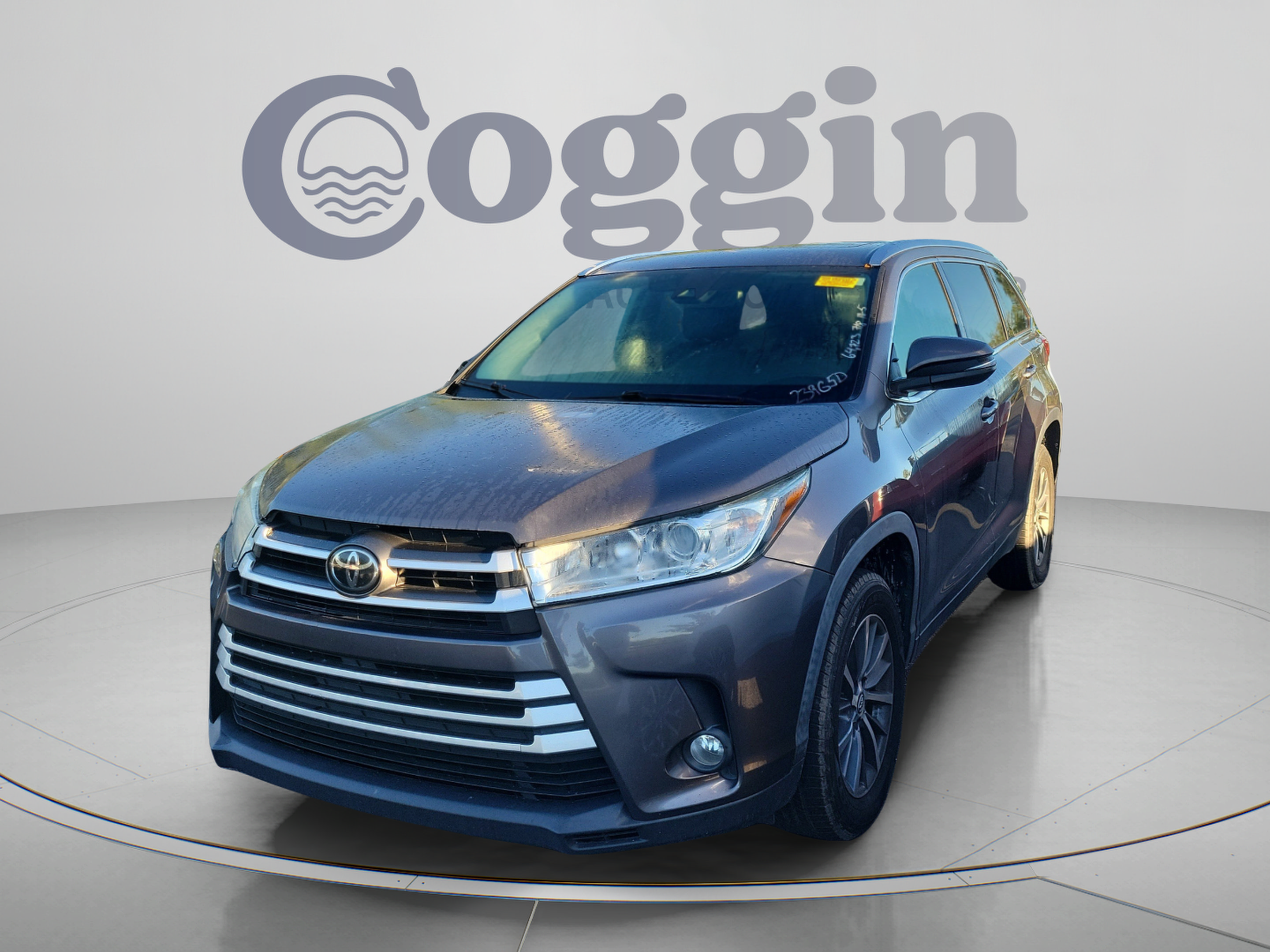Used 2019 Toyota Highlander XLE FWD image 4