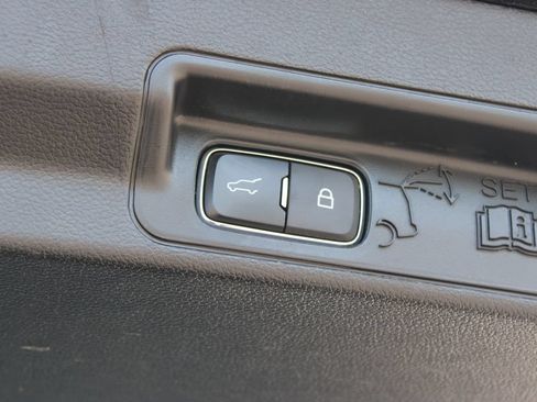 Used 2022 Ford Explorer Limited w/ Equipment Group 301A RWD image 18