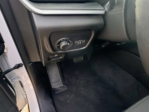 Used 2024 Jeep Grand Cherokee Laredo X image 26