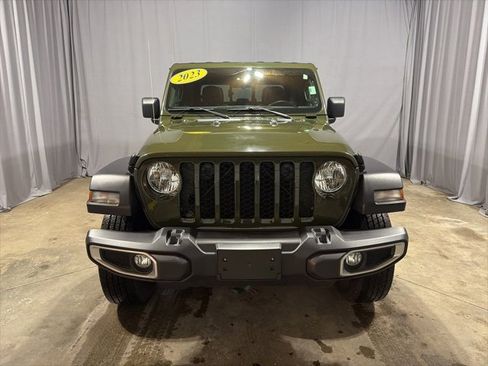 Used 2023 Jeep Gladiator Sport image 2