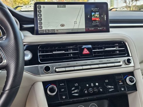 Used 2024 Genesis G70 2.5T image 9