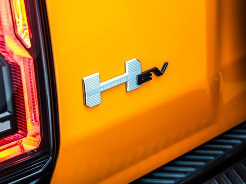 Used 2024 GMC Hummer EV 2X w/ Extreme Off-Road Package image 9