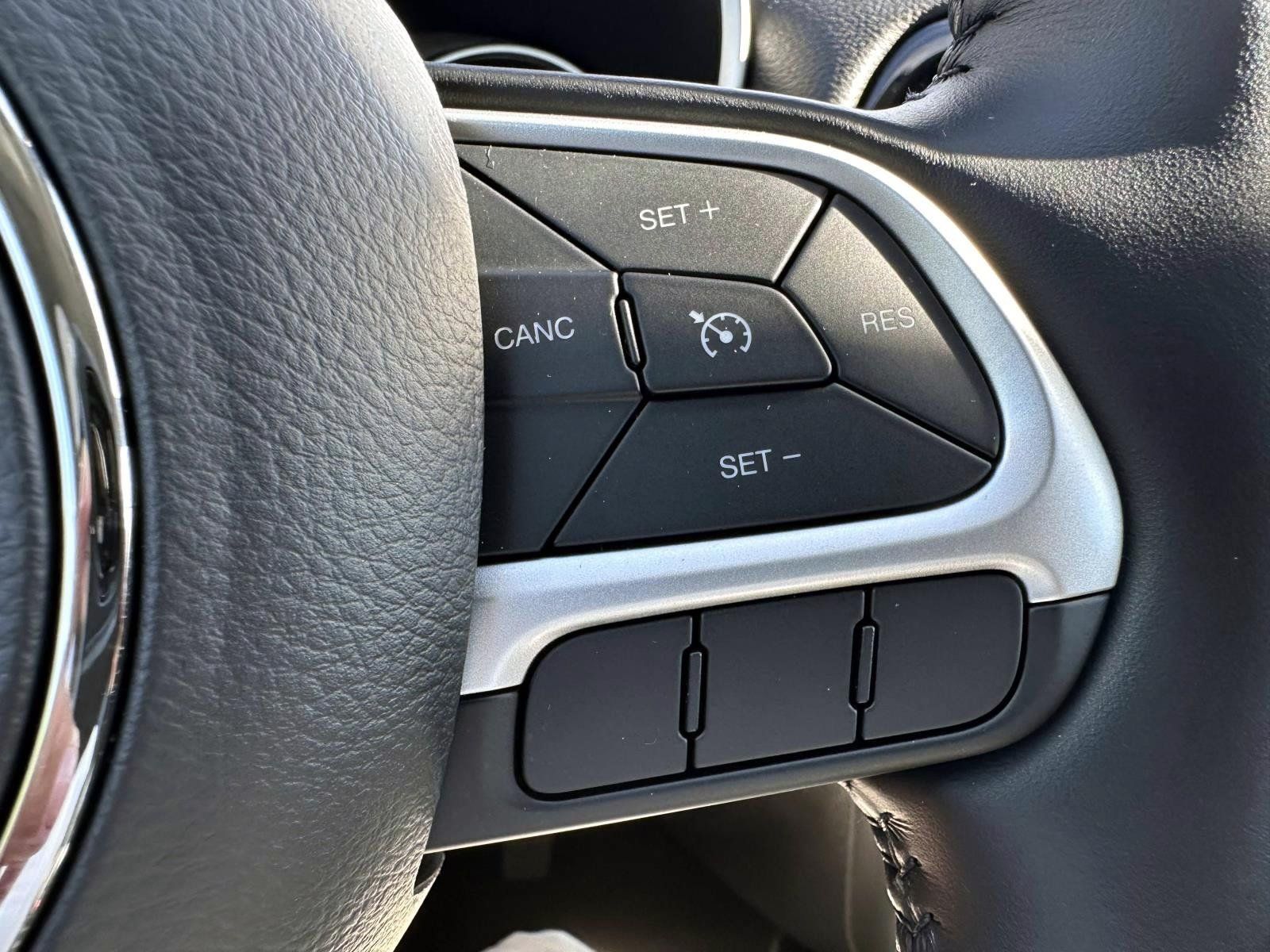 Used 2020 Jeep Compass Latitude AWD/4WD image 17