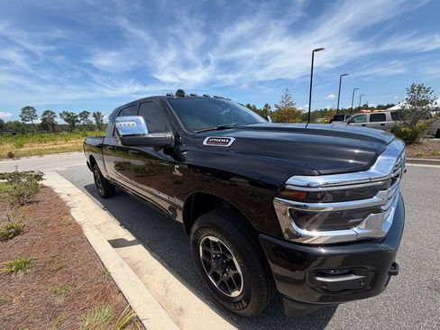 Used 2025 RAM 2500 Laramie w/ Towing Technology Group AWD/4WD image 17