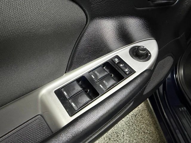 Used 2012 Chrysler 200 Touring FWD image 21
