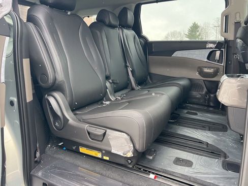 New 2026 Kia Carnival EX image 14