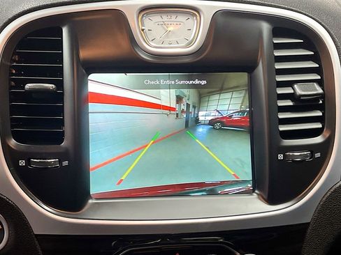 Used 2022 Chrysler 300 Touring L image 13