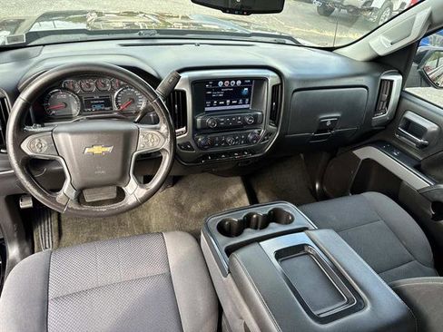 Used 2018 Chevrolet Silverado 1500 LT w/ Midnight Edition image 12