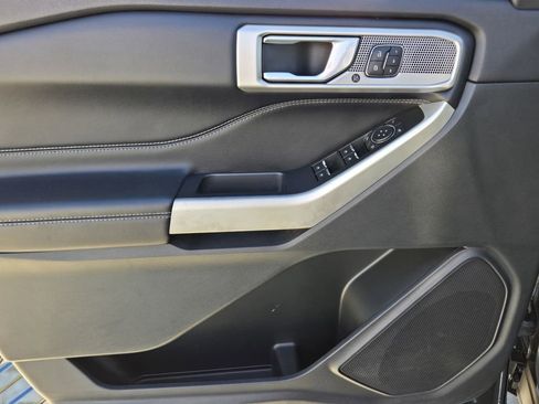 Used 2022 Ford Explorer Limited w/ Equipment Group 301A image 33