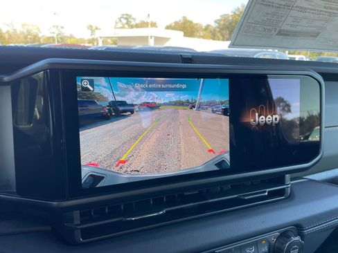 New 2025 Jeep Gladiator Mojave w/ Convenience Group image 24