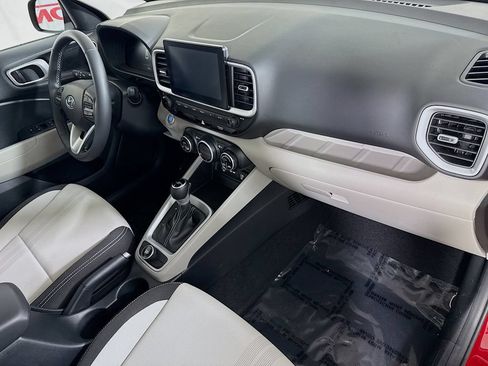 Used 2024 Hyundai Venue SEL FWD image 31