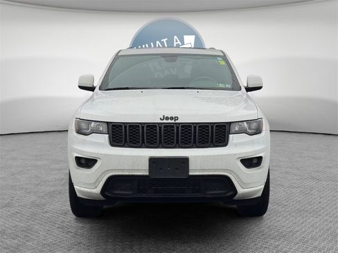 Used 2019 Jeep Grand Cherokee Altitude image 3