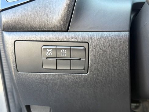 Used 2014 MAZDA MAZDA3 i Sport image 25