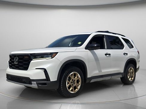 Certified 2024 Honda Pilot TrailSport image 9