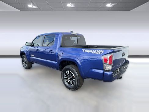 Used 2022 Toyota Tacoma TRD Sport w/ Technology Package image 3