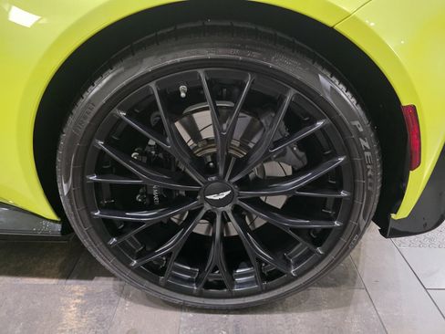 Used 2023 Aston Martin V8 Vantage Roadster RWD image 4