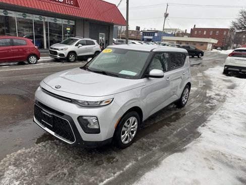 Used 2020 Kia Soul LX image 2