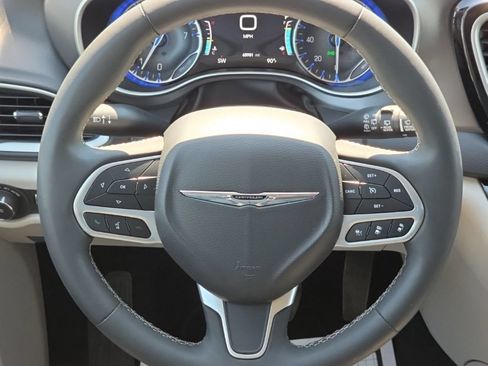 Certified 2023 Chrysler Pacifica Touring-L FWD image 25