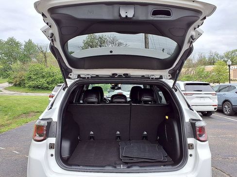 Certified 2024 Jeep Compass Latitude w/ Sun and Sound Group AWD/4WD image 12