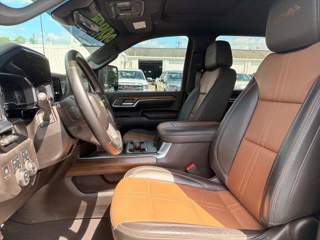 Used 2024 Chevrolet Silverado 3500 High Country w/ High Country Premium Package AWD/4WD image 5