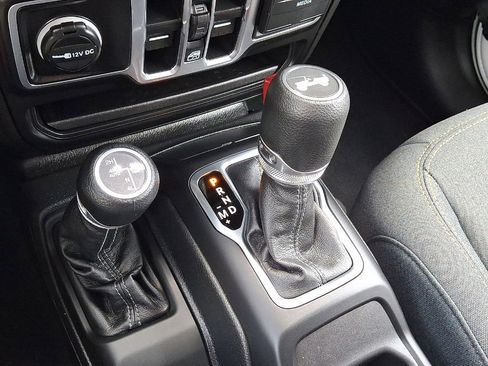 Used 2025 Jeep Wrangler Unlimited Sahara AWD/4WD image 12