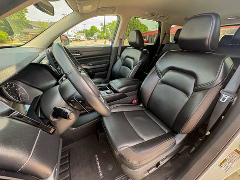 Used 2023 Nissan Pathfinder SL w/ Black Appearance Package AWD/4WD image 21