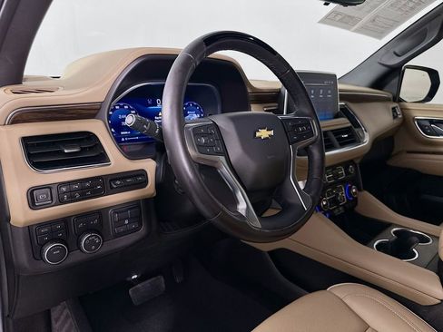 Used 2023 Chevrolet Suburban Premier w/ Advanced Technology Package AWD/4WD image 9