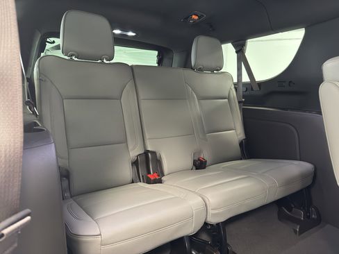 Used 2023 GMC Yukon XL SLT image 35