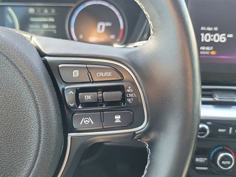 Used 2022 Kia Niro EX w/ Cold Weather Package FWD image 29