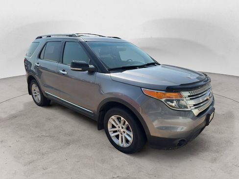 Used 2013 Ford Explorer XLT AWD/4WD image 2