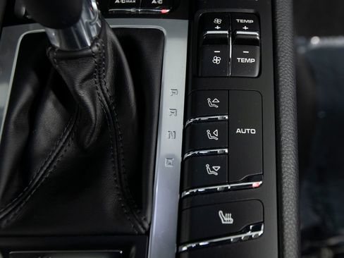 Certified 2020 Porsche Macan AWD/4WD image 34