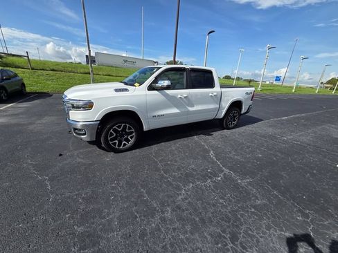 Used 2025 RAM 1500 Laramie AWD/4WD image 10