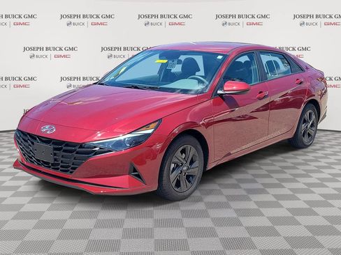 Used 2023 Hyundai Elantra SEL w/ Cargo Package FWD image 1