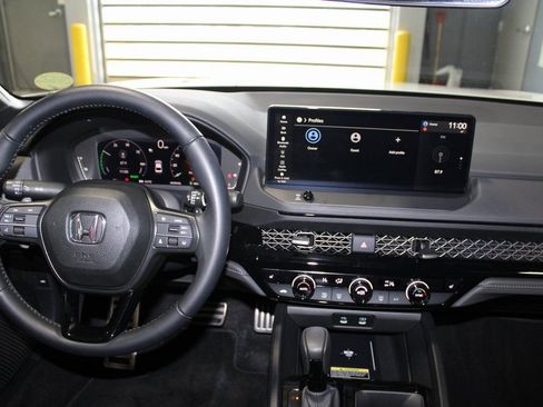 Used 2025 Honda Accord Sport image 21