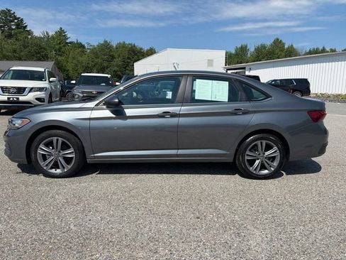 Used 2024 Volkswagen Jetta SE FWD image 3