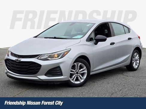 Used 2019 Chevrolet Cruze LT FWD image 1