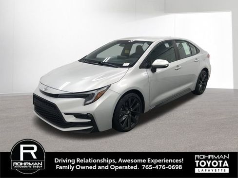 Used 2024 Toyota Corolla SE image 2