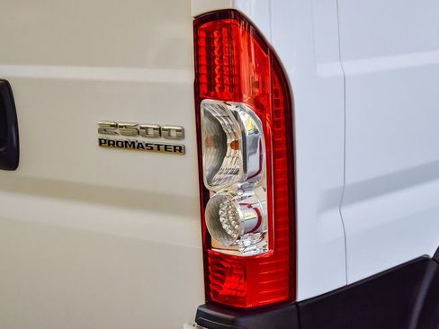 Used 2025 RAM ProMaster 2500 w/ Convenience Group FWD image 7