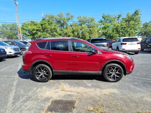 Used 2018 Toyota RAV4 SE w/ Power Extra Value Package AWD/4WD image 2